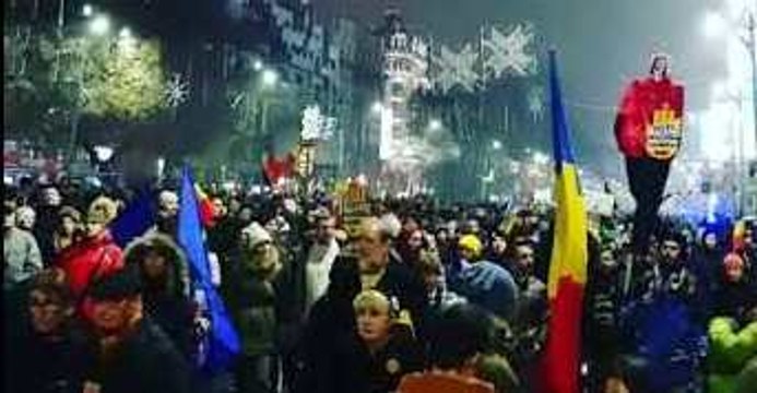 Thousands March to Romanian Parliament to Protest Judicial Overhaul