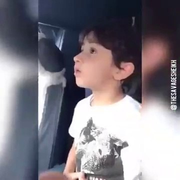 Ce gamin va surprendre ce pilote d'avion tellement il s'y connait en pilotage