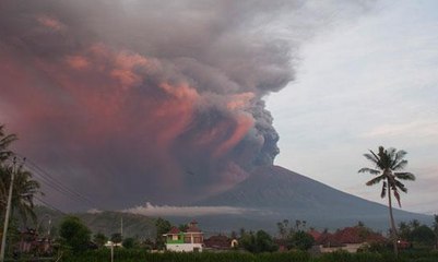 Jadwal Penerbangan Terganggu Akibat Erupsi Gunung Agung