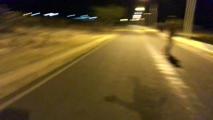 Un homme ivre met un coup de poing dans un boîtier électrique et a une petite surprise au Brésil