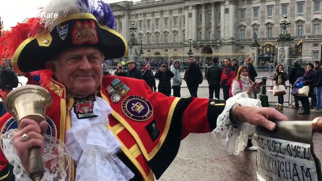 Royalist Town Crier proclaims Royal engagement at Buckingham Palace