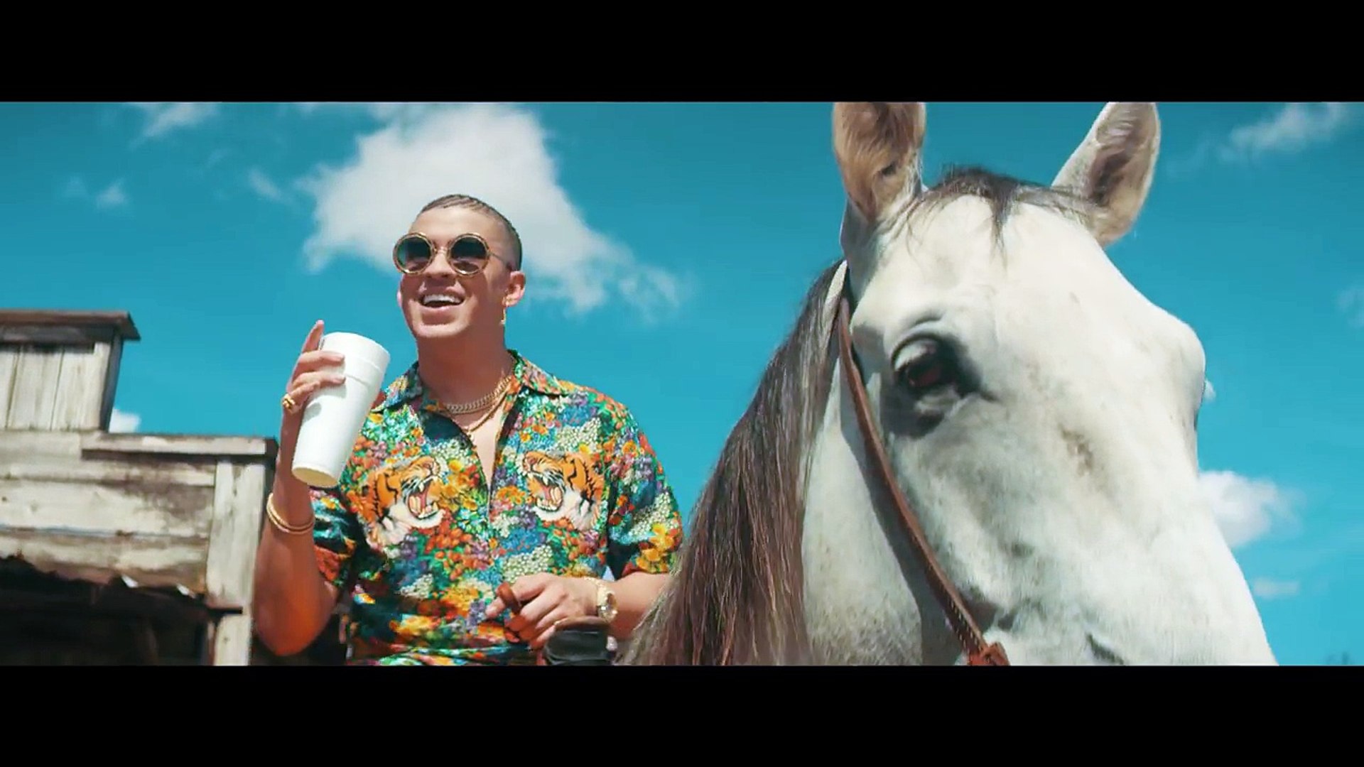 Bad Bunny Tu No Metes Cabra [Video Oficial]