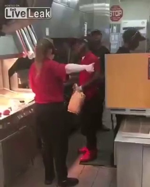 Il se fait passer pour un employé de McDo pour manger gratos
