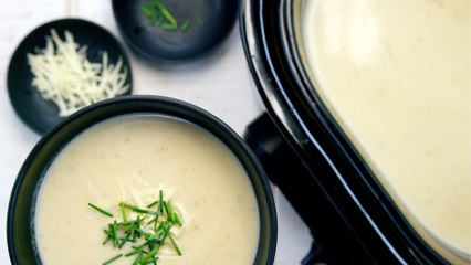 Creamy Slow Cooker Cauliflower Chowder