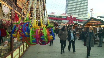 Glühwein hinter Barrieren - Berliner Weihnachtsmärkte öffnen