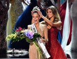 Miss South Africa Demi-Leigh Nel-Peters is crowned Miss Universe 2017