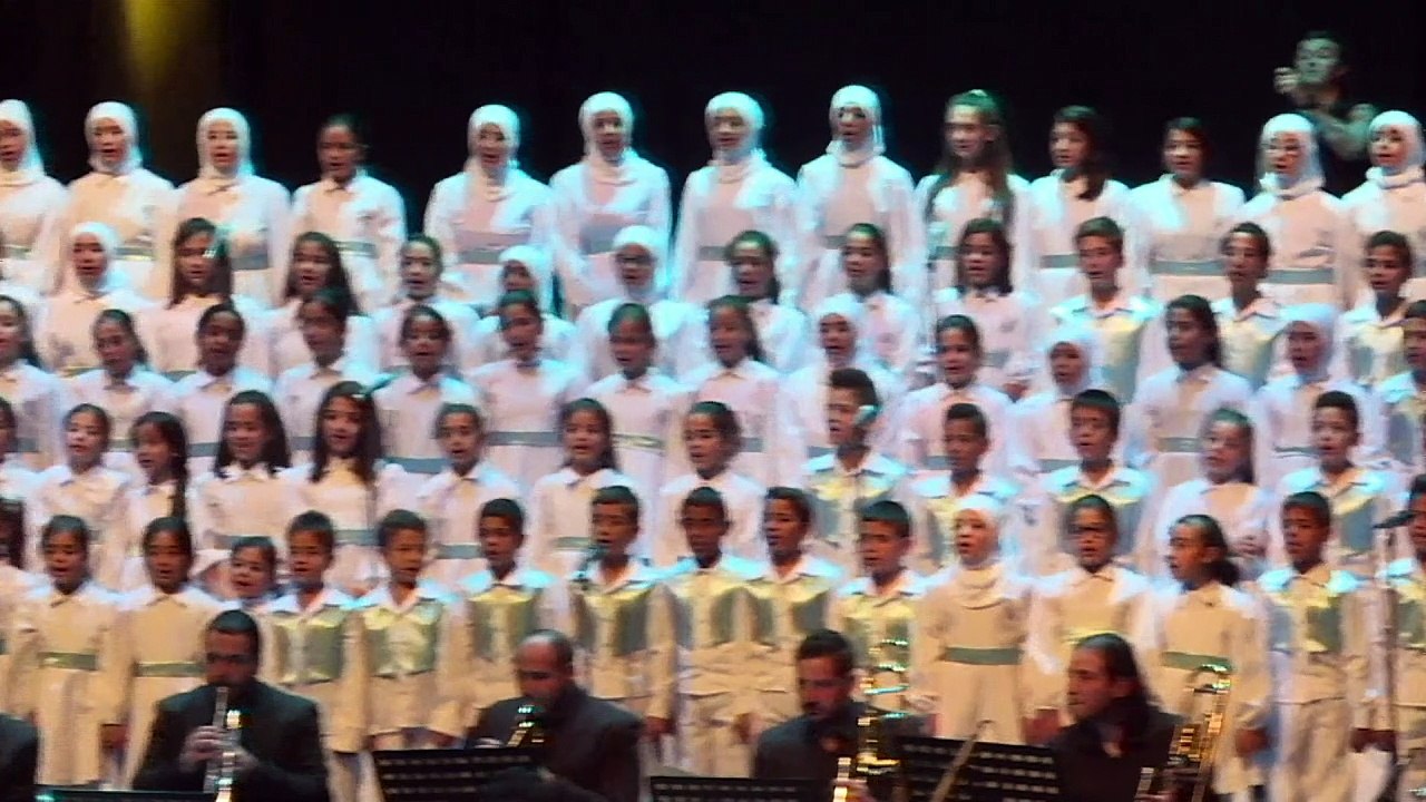 Syria concert gives children displaced by war a...