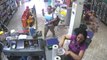 Brésil : Une femme se fait voler par un petit voleur dans une animalerie !