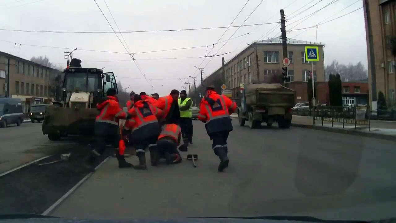 Une bagarre générale au milieu de la rue en Russie !