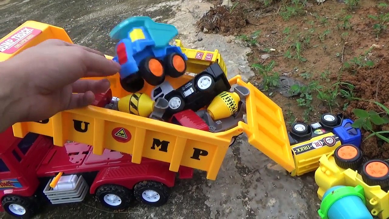 ショベルカー ユンボ パワーショベル はたらくくるまランド ! のりものあつまれ ! ショベルカー、ミキサー車を積んでいくよ ! Tomica Dump Truck