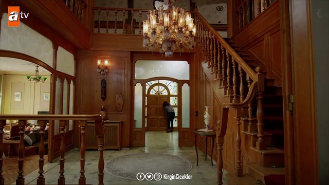 Cemre'yi köşeye sıkıştıran Nazan ve Defne! - Kırgın Çiçekler 99.Bölüm