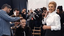 فيديو ينقل لك أجواء كواليس عرض أزياء كارولينا هيريرا في نيويورك