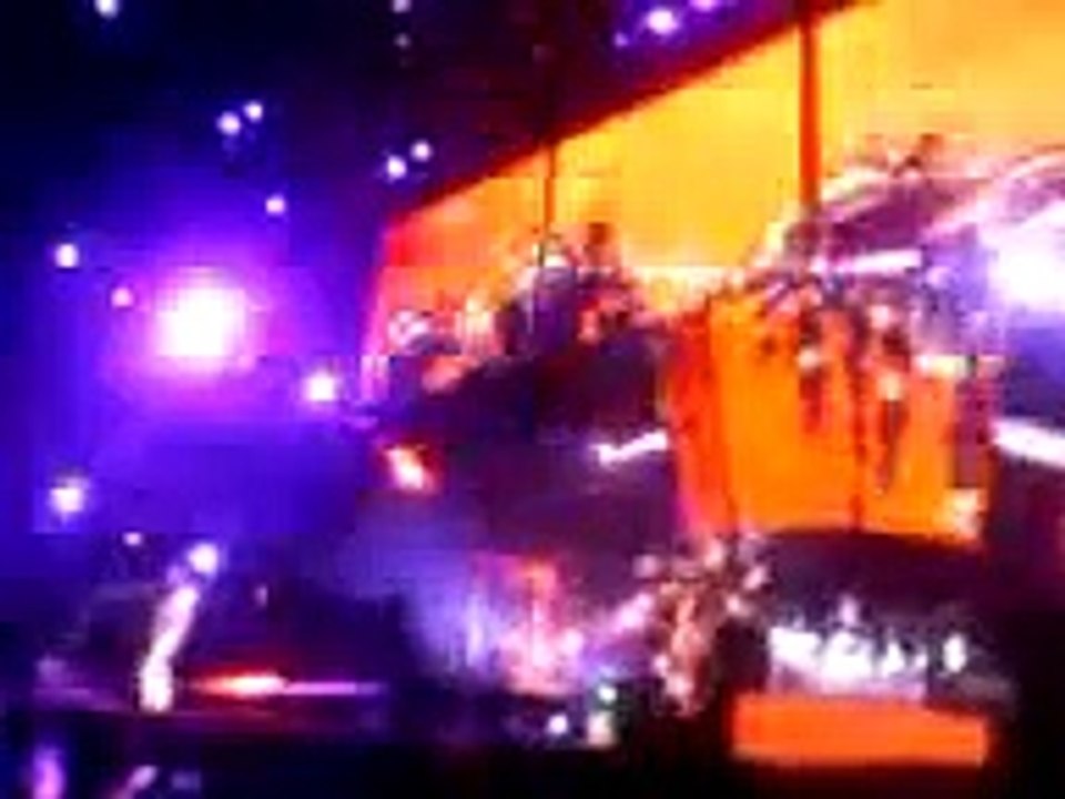 Muse - Supermassive Black Hole, Nimes Arena, Nimes, France  7/18/2007