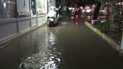 Şiddetli Yağış, Ayvalık İlçesinde Etkili Oldu