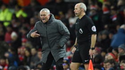 Man United must 'stick' with City to maintain pressure - Robson