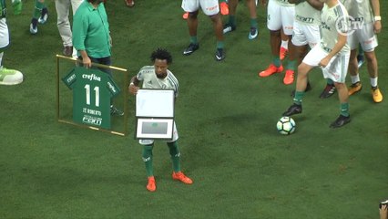 Zé Roberto é homenageado em despedida no Allianz; veja!