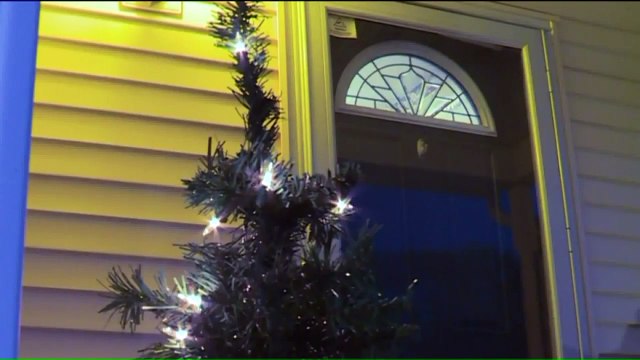 Police in Connecticut Warn of 'Porch Pirates' Tailgating Delivery Trucks