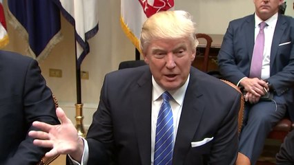 美 국장이 '부당인사' 트럼프 고소... "이유있는 저항!" / YTN