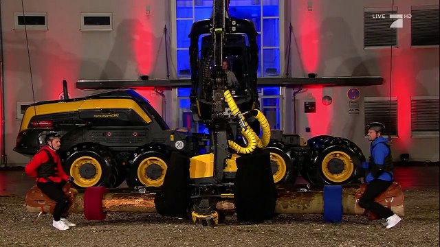 STUDIOSPIEL - CHINA - Baumstammrodeo _ Joko gegen Klaas - Das Duell um die Welt _ ProSieben-yrJO_eRDPpc
