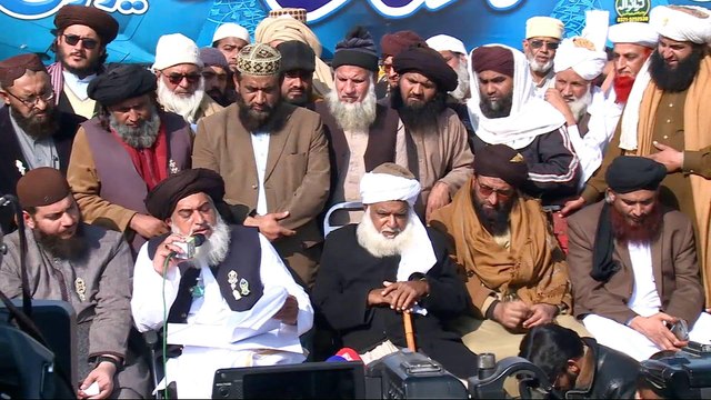 Islamabad protests: Sit-in ends after Pakistan law minister quits