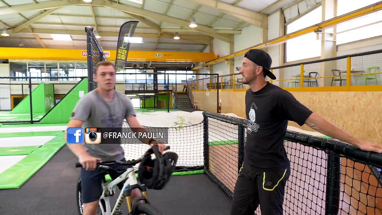 DU VELO DANS UN TRAMPOLINE PARK !!!-bpZP2hrHJNo