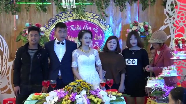 Cặp đôi được tặng nhiều vàng trong ngày cưới đến nỗi đủ mở cả tiệm trang sức