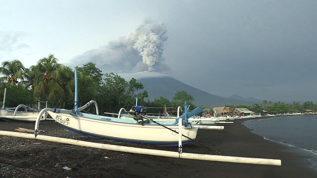 Bali sous les fumées du volcan Agung