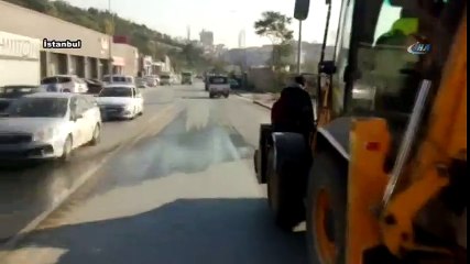 Öğrenciler Okula İş Makinesiyle Götürüldü