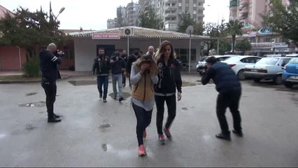 Adana'da Uyuşturucu Operasyonu: 6 Gözaltı "Adana Merkez Patlıyor Herkes" Şarkısını Seslendiren...