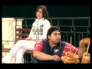 متسابق ينافس الفنان جورج سيدهم فى أكل البيض