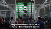 Malgré la menace du volcan à Bali, l'aéroport rouvre