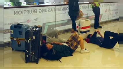 A Bali, le volcan oblige l'aéroport à rester fermé