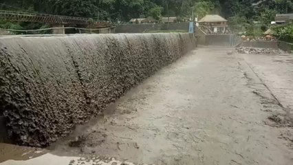 Indonesia volcano eruption creates 'cold lava' mud rivers in Bali