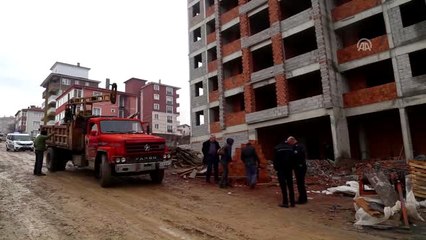 İnşaattan Düşen İşçi Hayatını Kaybetti