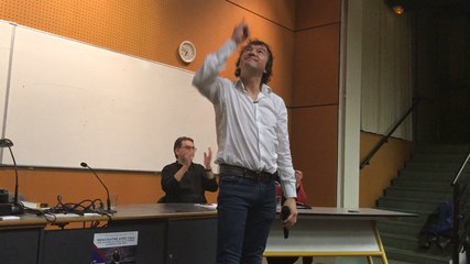 Conférencier à la fac, sur la guerre d'Espagne, Cali finit par un chant d'amour