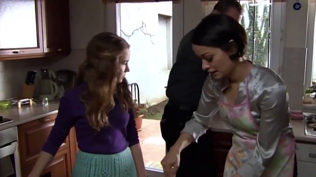 Sen de Gitme 6.Bölüm - Elif Ve Ceyda Mutfakta!