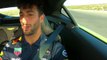 VÍDEO: Ricciardo al volante del Aston Martin Vantage 2018 con Brundle