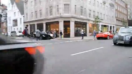 Cette Ferrari 599 est entièrement recouverte de Velours Noir