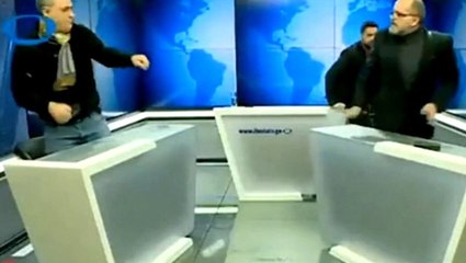 Gürcistan'da Canlı Yayın Kavgası! Bardaklar Havada Uçuştu