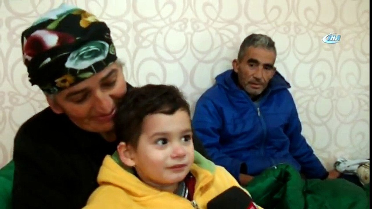 Çocuğuna Bakmak İçin Evindeki Bardak Altlarını Bile Sattı