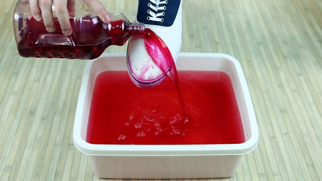 Super water and stain repellent GoGoNano Shoe Protector! For all Textile & Leather