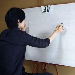 Il dessine deux portraits en même temps