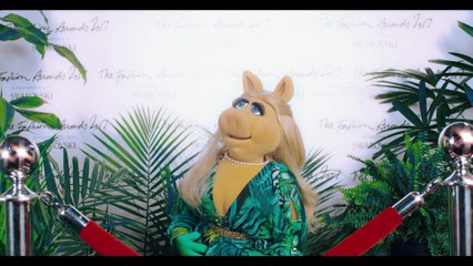 Miss Piggy invitée d’honneur des Swarovski Fashion Awards 2017