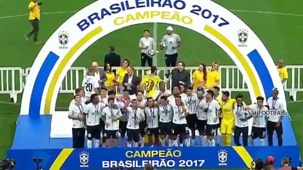 OLHA COMO FOI A ENTREGA DA TAÇA PARA A EQUIPE DO CORINTHIANS 37 RODADA BRASILEIRAO 2017