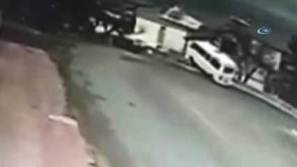Freni Patlayan Minibüs Bahçe Duvarından Aşağı Böyle Düştü
