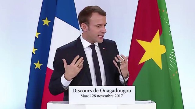 Macron au président du Burkina Faso: Reste là ! Il est parti réparer la clim.