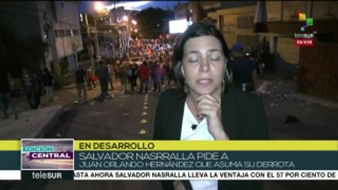 Hondureños piden al TSE que dé resultados electorales