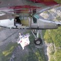 Adrénaline - Wingsuit : Les Soul Flyers rentrent dans un avion en plein vol !