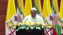البابا فرنسيس يتجنب ذكر اسم الروهينغا في اول خطاب له في بورما