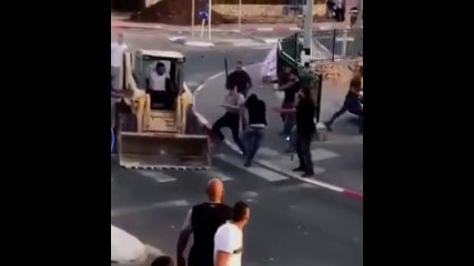 Kavgaya kepçe ile daldı dehşet saçtı